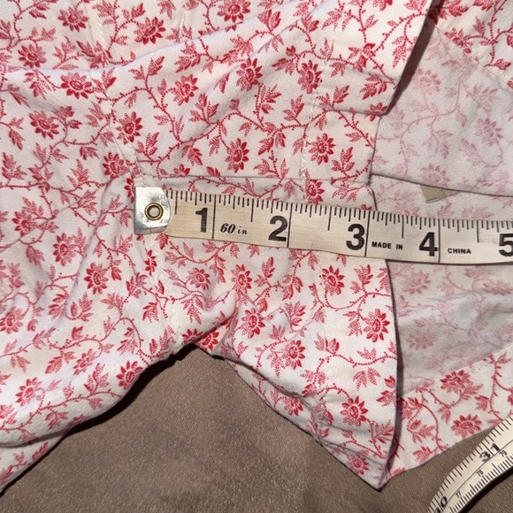 Old Navy Everyday Red Floral Pattern Shorts 3” Inseam Cotton Twill Sz 4 - Picture 6 of 8